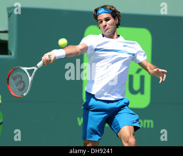 Roger Federer in azione contro Ryan Harrison durante il giorno 6 di Sony Ericsson Open a Crandon Park Tennis Center Key Biscayne Foto Stock