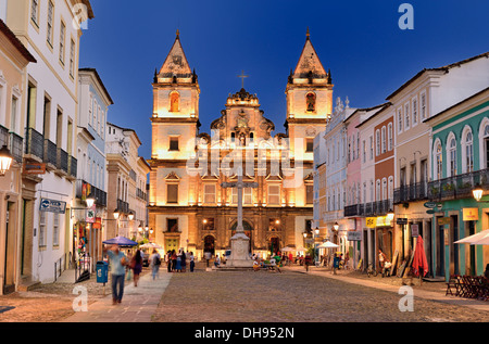 Il Brasile, Bahia: lo stile coloniale architettura e negozio di souvenir presso il centro storico di Pelourinho "' in Salvador da Bahia Foto Stock