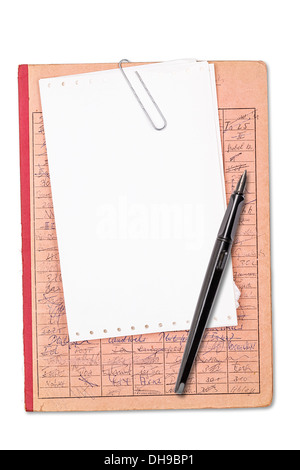 Annata record di rosso con un foglio bianco di carta e penna stilografica, isolato su bianco. Foto Stock