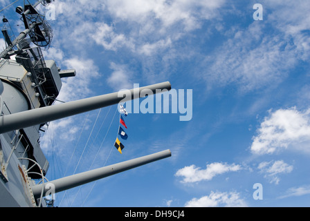 Il Museo della Portaerei U.S.S. Massachusetts, WWII corazzata, su un cielo blu Foto Stock