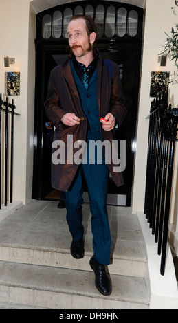 Paul Kaye lasciando il Laurence Olivier Awards Luncheon Londra Inghilterra - 27.03.12 Foto Stock