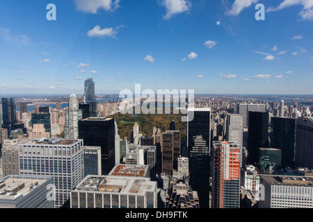 La vista dalla cima della Roccia guardando sopra Central Park, Rockefeller Center Observation Deck, New York New York, Stati Uniti d'America, U.S.A. Foto Stock