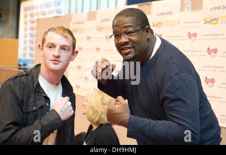 Riddick Bowe 2012 cimeli Show al NEC Birmingham Birmingham Inghilterra - 31.03.12 Foto Stock