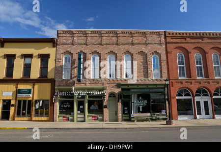 Fila di negozi di Atlanta, Illinois, piccola cittadina sulla vecchia strada 66 Foto Stock