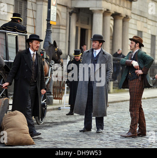 Matthew McFadyen Jermome Flynn e Adam Rothenberg riprese della BBC di nuovo dramma "Ripper Street' su strade di Dublino è di scena un Foto Stock