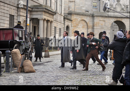 Matthew McFadyen Jermome Flynn e Adam Rothenberg riprese della BBC di nuovo dramma "Ripper Street' su strade di Dublino è di scena un Foto Stock