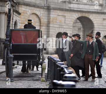 Matthew McFadyen Jermome Flynn e Adam Rothenberg riprese della BBC di nuovo dramma "Ripper Street' su strade di Dublino è di scena un Foto Stock