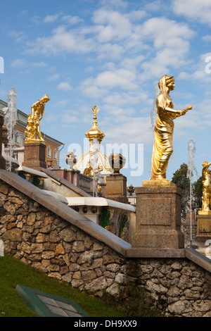 Grand cascata in Peterhof. Palazzo d'estate. San Pietroburgo Russia Foto Stock