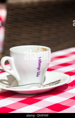 Svuotare tazza da caffè Tallinn vecchia piazza del mercato cafe Foto Stock