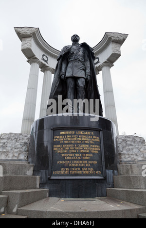 Monumento ad Alessandro II nei pressi della Cattedrale di Cristo Salvatore a Mosca, Russia Foto Stock