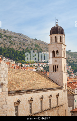 La Torre dell Orologio e si affacciano sul centro di Dubrovnik Croazia Foto Stock