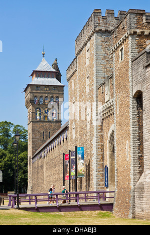 Cancello Sud ingresso del Castello di Cardiff Cardiff City Centre South Glamorgan South Wales GB UK EU Europe Foto Stock