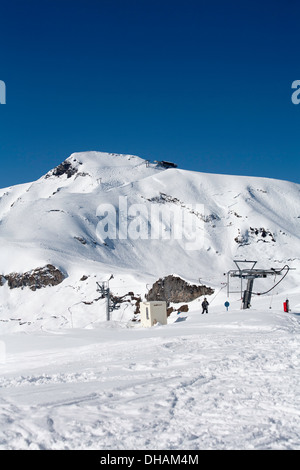 Ski lift trascina vicino al villaggio svizzero di Les Crosets nei pressi di Avoriaz e Morzine Portes du Soleil Francia Foto Stock