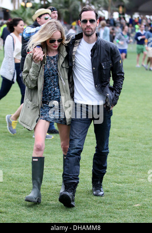 Kate Bosworth e il ragazzo Michael celebrità polacche a 2012 Coachella Valley Music e Arts Festival - settimana 1 giorno 1 indio Foto Stock