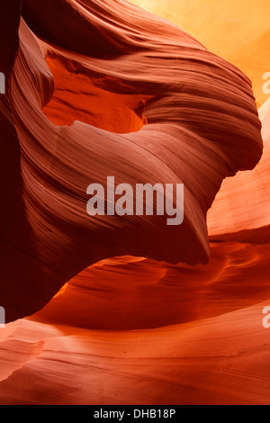 Abbassare Antelope Canyon Slot sulla terra Navajo, Pagina, Arizona. Foto Stock