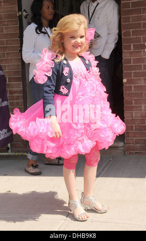 Bimbi e diademi star Eden legno lasciando Wendy Williams dimostrano in Manhattan New York City USA - 16.04.12 Foto Stock