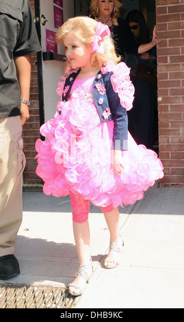 Bimbi e diademi star Eden legno lasciando Wendy Williams dimostrano in Manhattan New York City USA - 16.04.12 Foto Stock