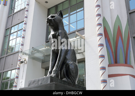 Il gatto nero art deco carreras fabbrica di sigarette Building a Londra Foto Stock