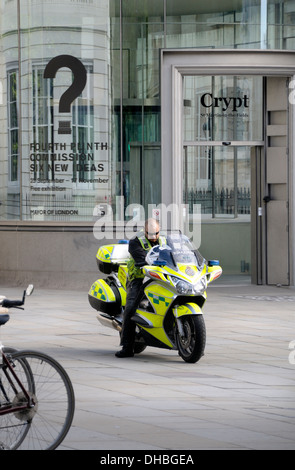 Londra, Inghilterra, Regno Unito. La risposta di emergenza moto del London Ambulance Service - "motociclo i soccorritori' Foto Stock