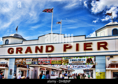Grand Pier, Weston Super Mare, Somerset, Regno Unito il molo originariamente aperto 1904. Un incendio nel 2008 e riaperto 2010 Foto Stock
