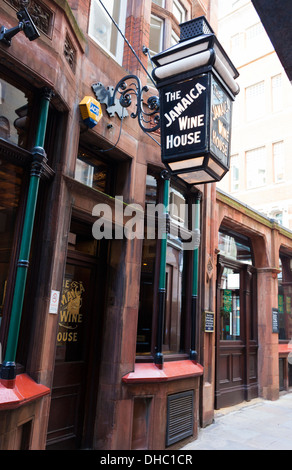 La Giamaica Casa del Vino, St Michaels vicolo, Cornhill, Londra, Regno Unito. Sito di Londra il primo coffee house. Foto Stock