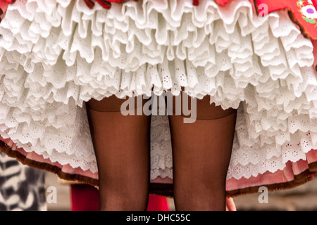 Una donna in costume tradizionale, gonna donna con volant molti petticoat Zarosice, Moravia meridionale Repubblica Ceca abito tradizionale Foto Stock