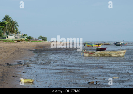 Barche da pesca in Ketapang, West Kalimantan (Borneo Indonesiano) Foto Stock