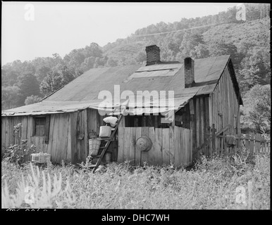 Oliver Hinkle's house per la quale egli paga 9 dollari mensili. Sua moglie ha costruito la veranda sul retro e piccolo indietro sala portaoggetti.... 541214 Foto Stock