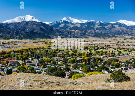 Caduta delle foglie, Sawatch Range, montagne rocciose e la storica Salida, Colorado, STATI UNITI D'AMERICA Foto Stock