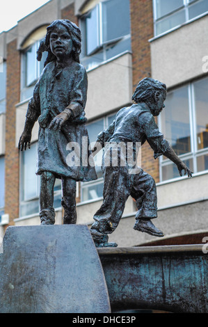 Northampton calzature bronzo statua Abington street Northampton Foto Stock