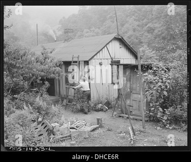 Casa tipica. Kingston Pocahontas Coal Company, Exeter miniera, Big Sandy alloggiamento, Welch, McDowell County, West Virginia. 540796 Foto Stock