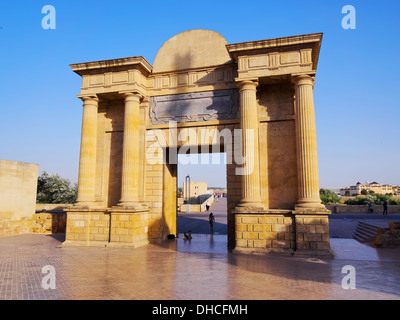 Puerta del Puente - Gate Bridge a Cordoba, Andalusia, Spagna Foto Stock