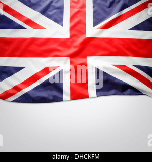 Primo piano della Union Jack flag su sfondo semplice. Spazio di copia Foto Stock