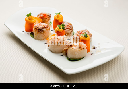 Filetto di pesce e la carota con salsa di zucca Foto Stock