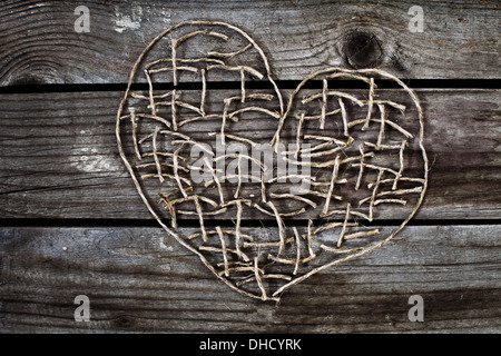 Cuore su sfondo di legno Foto Stock