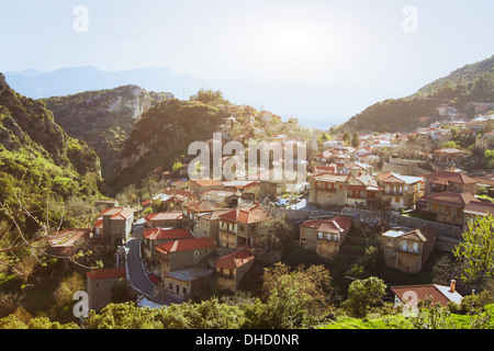 Vista panoramica del paese tradizionale greco Stemnitsa, Peloponneso, Grecia Foto Stock