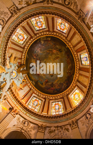 Il soffitto dipinto di l'Eglise Saint Roch a Parigi. Foto Stock