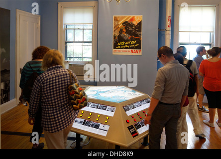 Visualizzazione delle illustrazioni sulla Governors Island New York Foto Stock