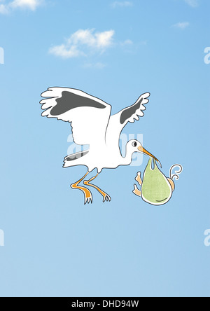 Stork volare nel cielo, offrendo neonato Bambino Foto Stock