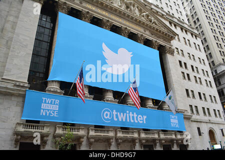 New York, NY, STATI UNITI D'AMERICA . 6 Nov, 2013. Twitter banner sulla Borsa di New York come il popolare sito social media goes Public. © Christopher Penler/Alamy Live News Foto Stock