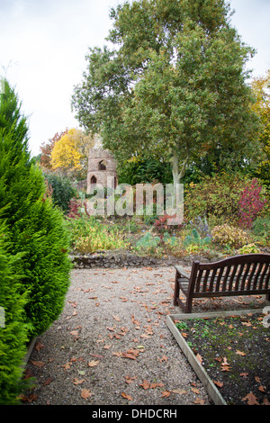 La follia di pietra nei giardini a Bridgemere vivaio e Mondo Giardino Cheshire England Regno Unito Foto Stock