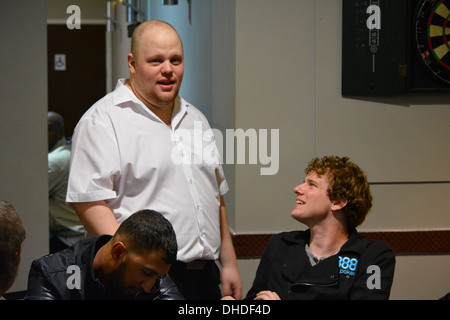 Sam Holden poker player di prendere parte ad un torneo di poker in Londra Foto Stock