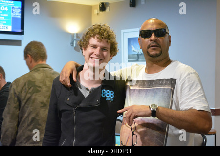 Sam Holden poker player di prendere parte ad un torneo di poker in Londra Foto Stock