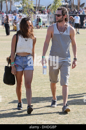 Zoe Kravitz e Penn Badgley celebrità a 2012 Coachella Valley Music e Arts Festival - settimana 2 giorno 3 Indio California - Foto Stock