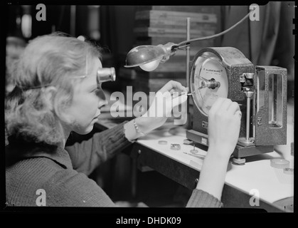 Lancaster, Pennsylvania - Orologi Hamilton. Funzionamento - bilance di pesatura viti o orologi di fasatura su milligrammo... 518440 Foto Stock