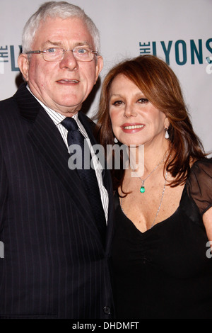 Phil Donahue e Marlo Thomas Broadway apertura notturna di 'Lyons' a Cort Theatre - Arrivi New York City USA - 23.04.12 Foto Stock