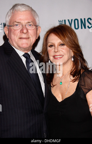 Phil Donahue e Marlo Thomas Broadway apertura notturna di 'Lyons' a Cort Theatre - Arrivi New York City USA - 23.04.12 Foto Stock