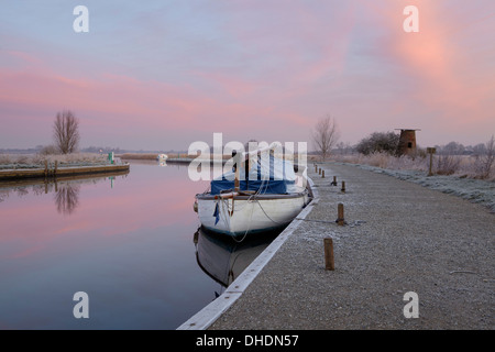 Scena invernale nel Norfolk Broads vicino Ludham Bridge, Norfolk, Inghilterra, Regno Unito, Europa Foto Stock