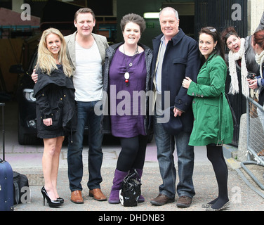 Sophie Abelson Chris Walker Lu Corfield Owen Brenman e Elisabeth Dermot Walsh dai Medici ad ITV Studios di Londra - Inghilterra Foto Stock