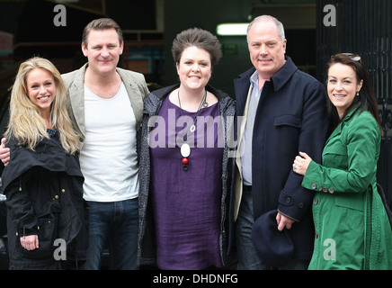 Sophie Abelson Chris Walker Lu Corfield Owen Brenman e Elisabeth Dermot Walsh dai Medici ad ITV Studios di Londra - Inghilterra Foto Stock